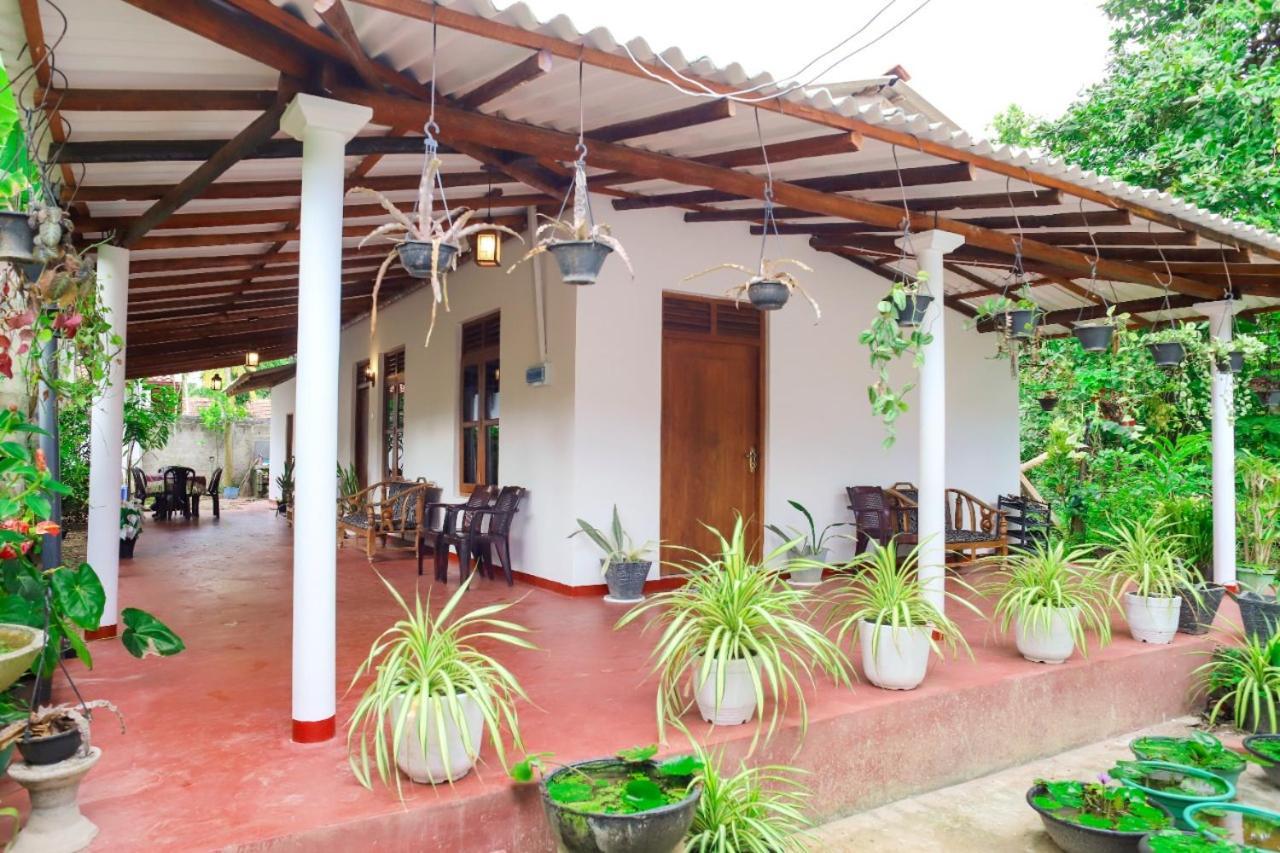 Lagos Mirissa Exterior photo